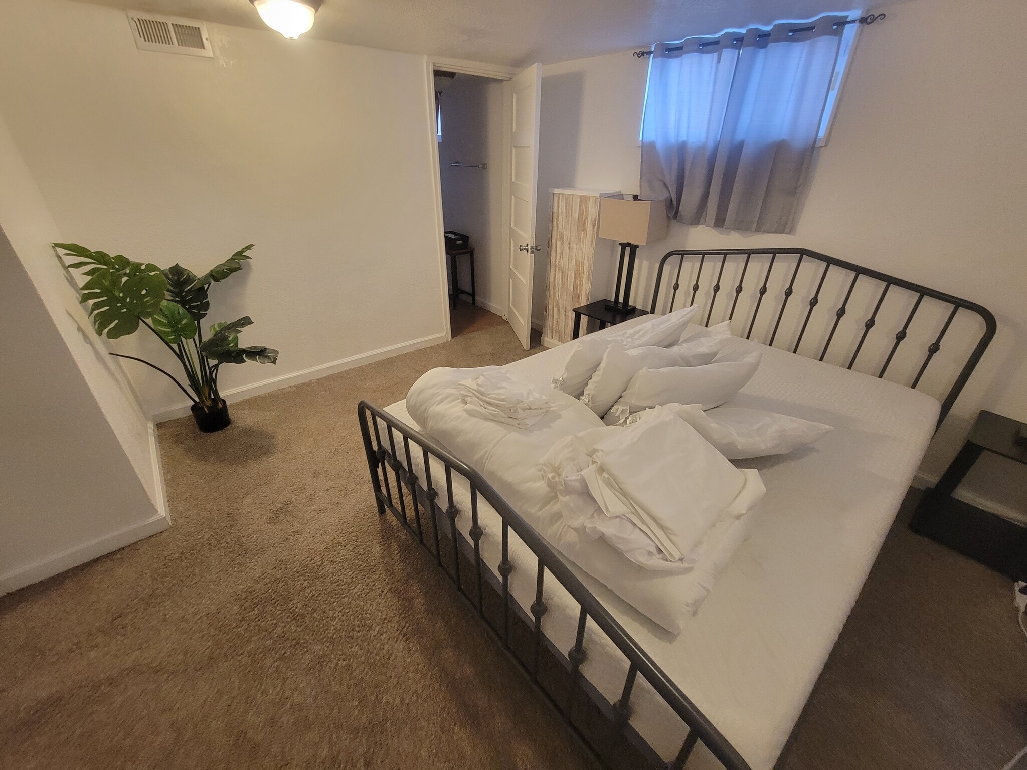 Basement Bedroom - 5555 Alcott St