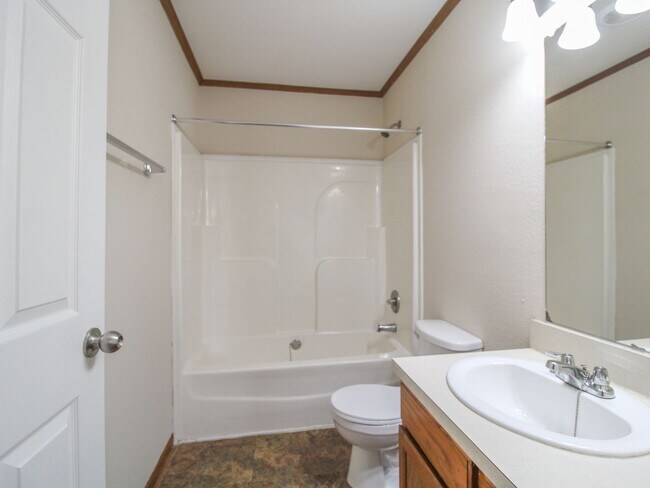 Building Photo - Beautiful 3 Bedroom Duplex in Convenient Pulaski Location