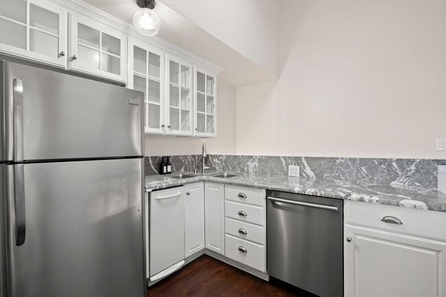 Building Photo - Ventura | Pierpont | 4 Bedroom + 3 Bathroom