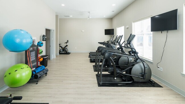 Building Photo - 5825 Sunset Wy