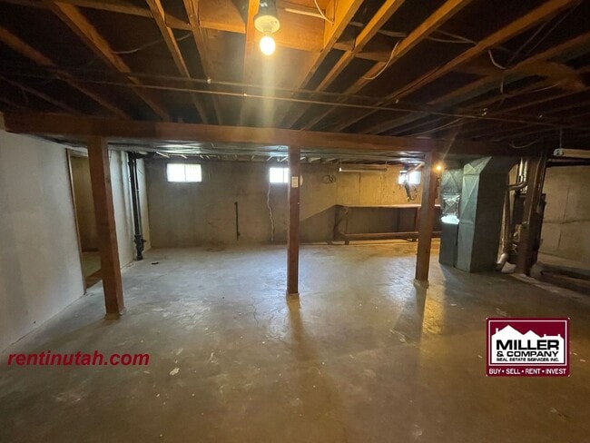 Building Photo - 463 E 6360 S