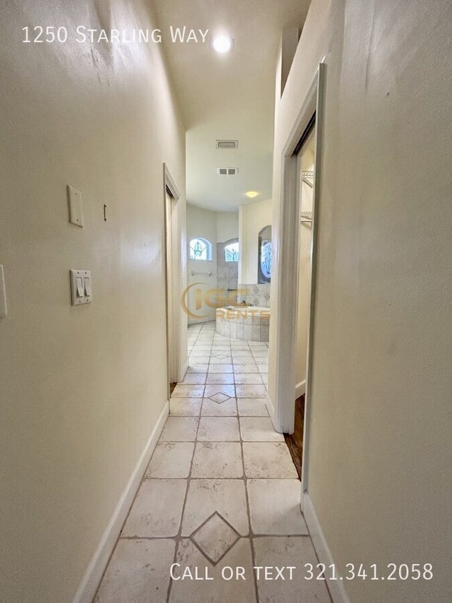 Building Photo - 1250 Starling Way