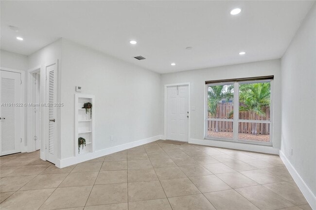 Building Photo - 3033 NE 20th Terrace