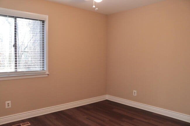 Building Photo - 103 Woodhollow Dr