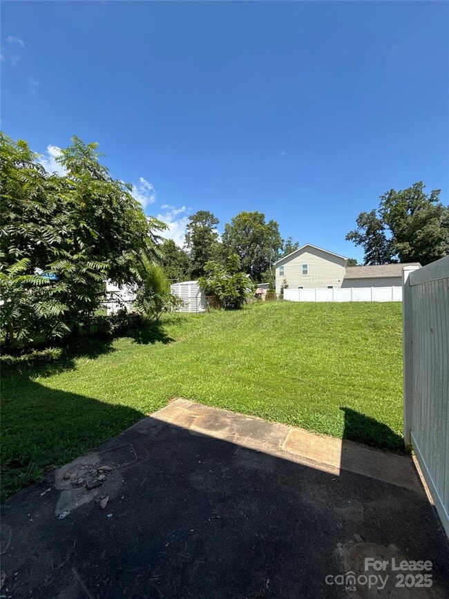 Building Photo - 6904 Pleasant Grove Rd