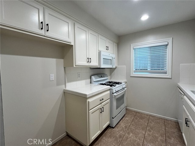 Building Photo - 18641 Oriente Dr
