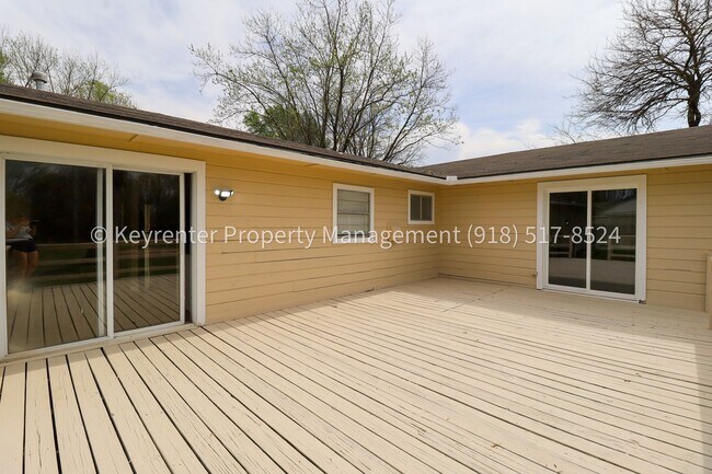 Building Photo - 3 Bed | 2.5 Bath in Oologah!