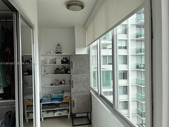 Building Photo - 1000 West Ave