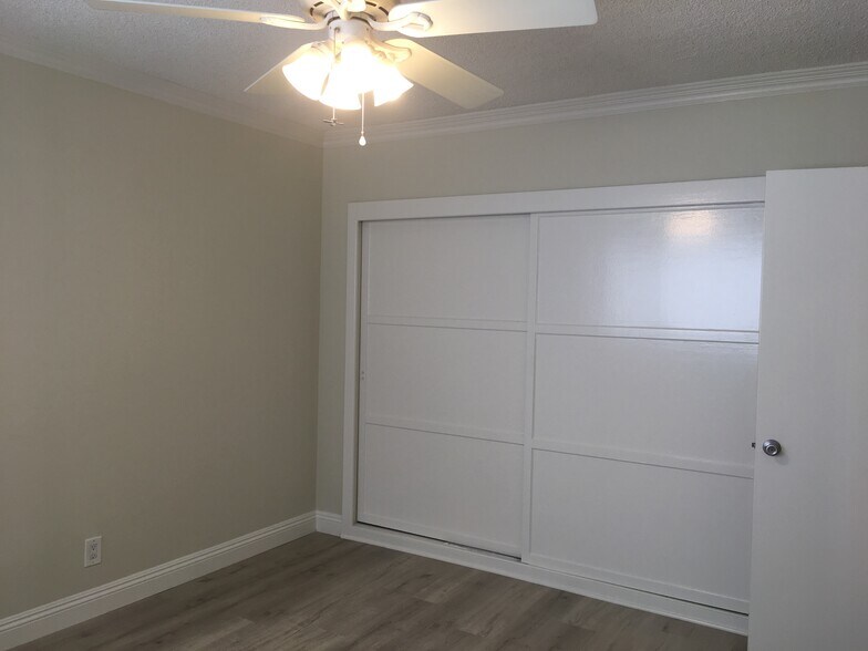 Building Photo - 122 N Wetherly Dr