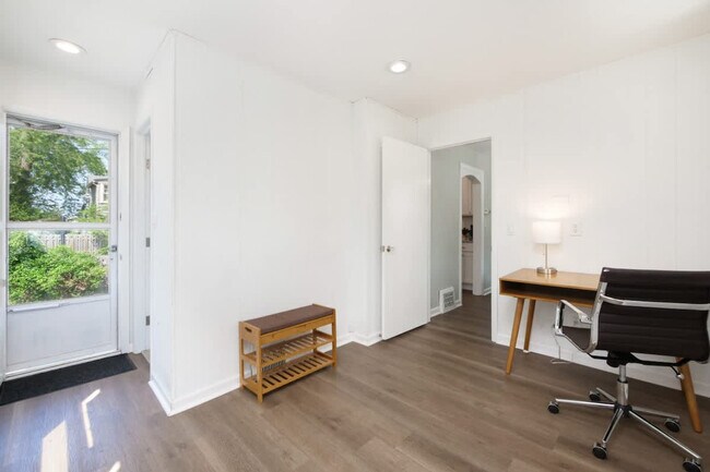 Building Photo - 3582 Silsby Rd