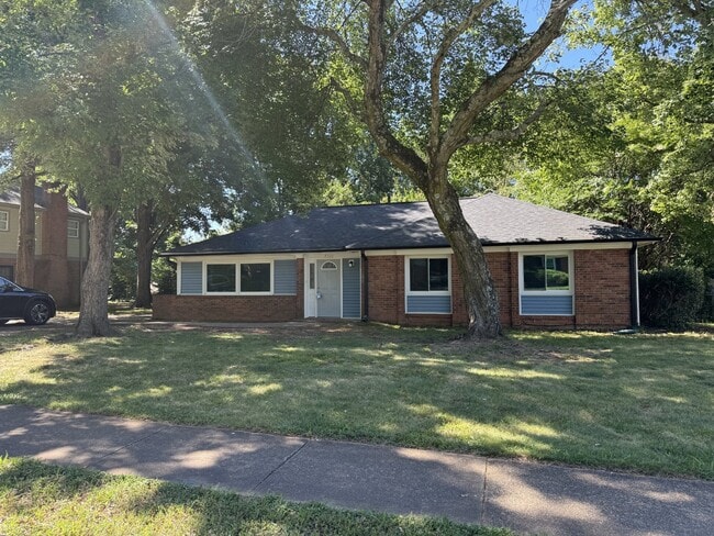 Building Photo - Beautiful ranch style home with 4 bedrooms...