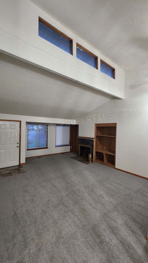 Building Photo - *1/2 OFF 1ST MONTH'S RENT* 3 Bed 2 Bath Beaverton Home with big backyard, storage shed, A/C and f...