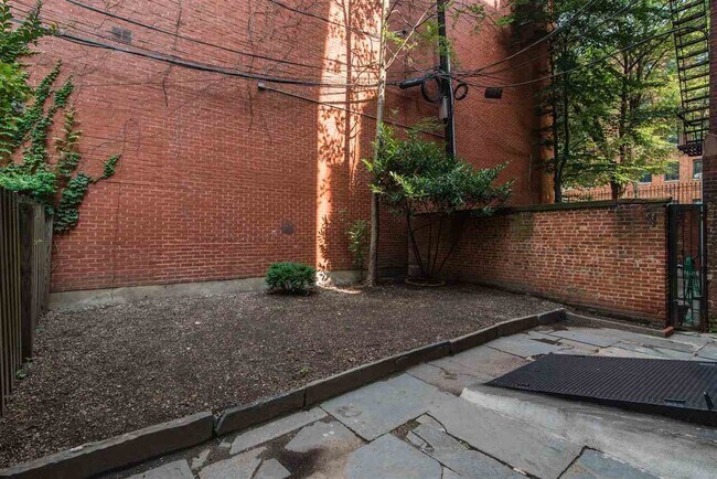 Building Photo - 465 Jersey Ave