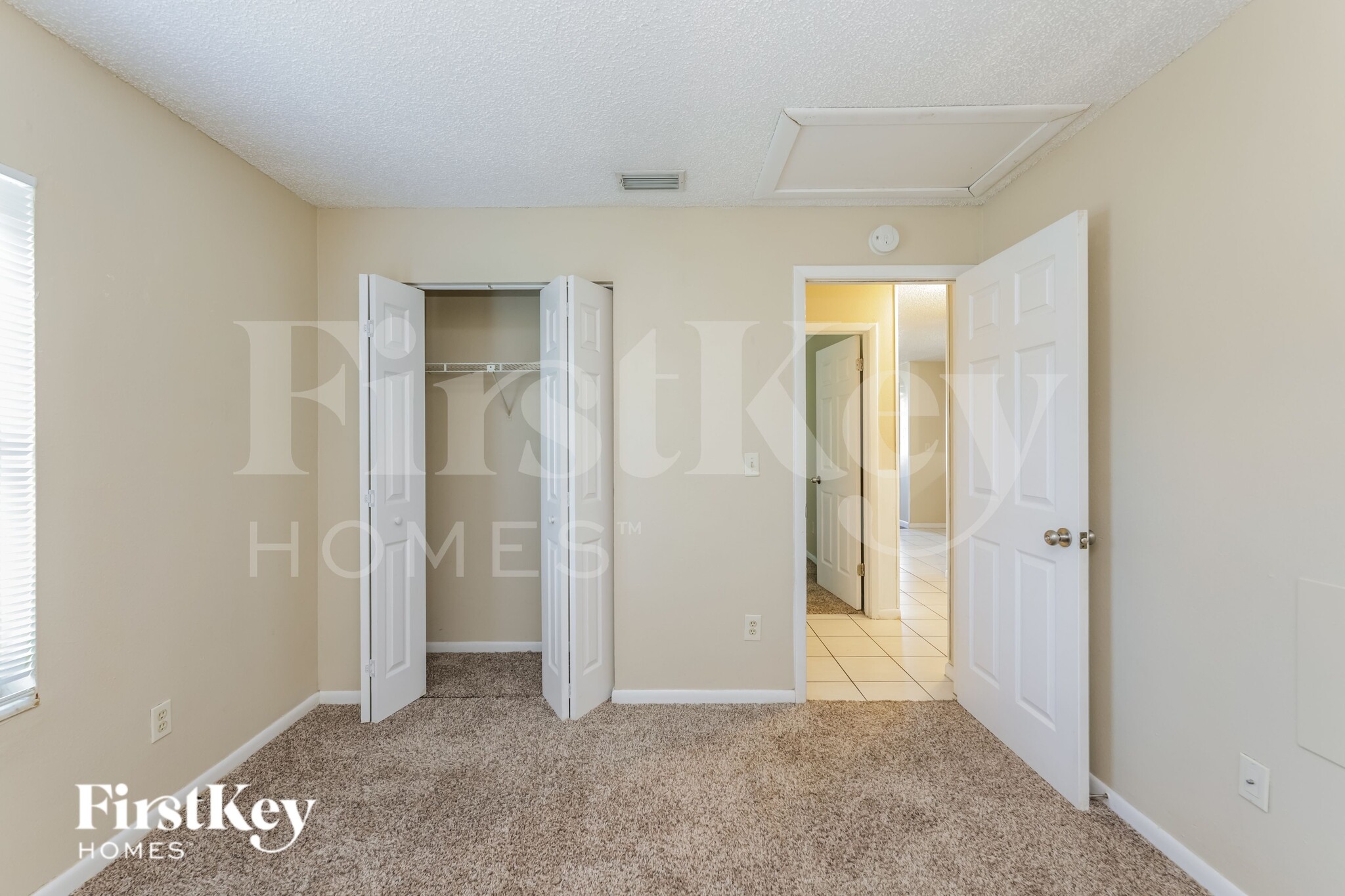 Building Photo - 4301 Tarpon Dr SE