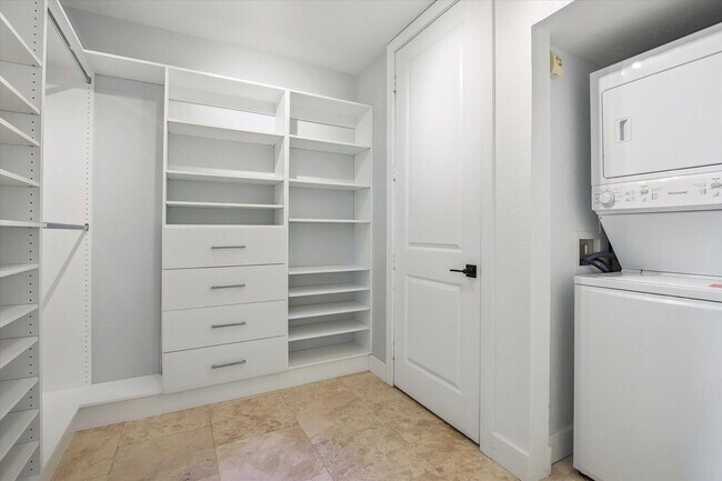 Building Photo - 55 Isle of Venice Dr