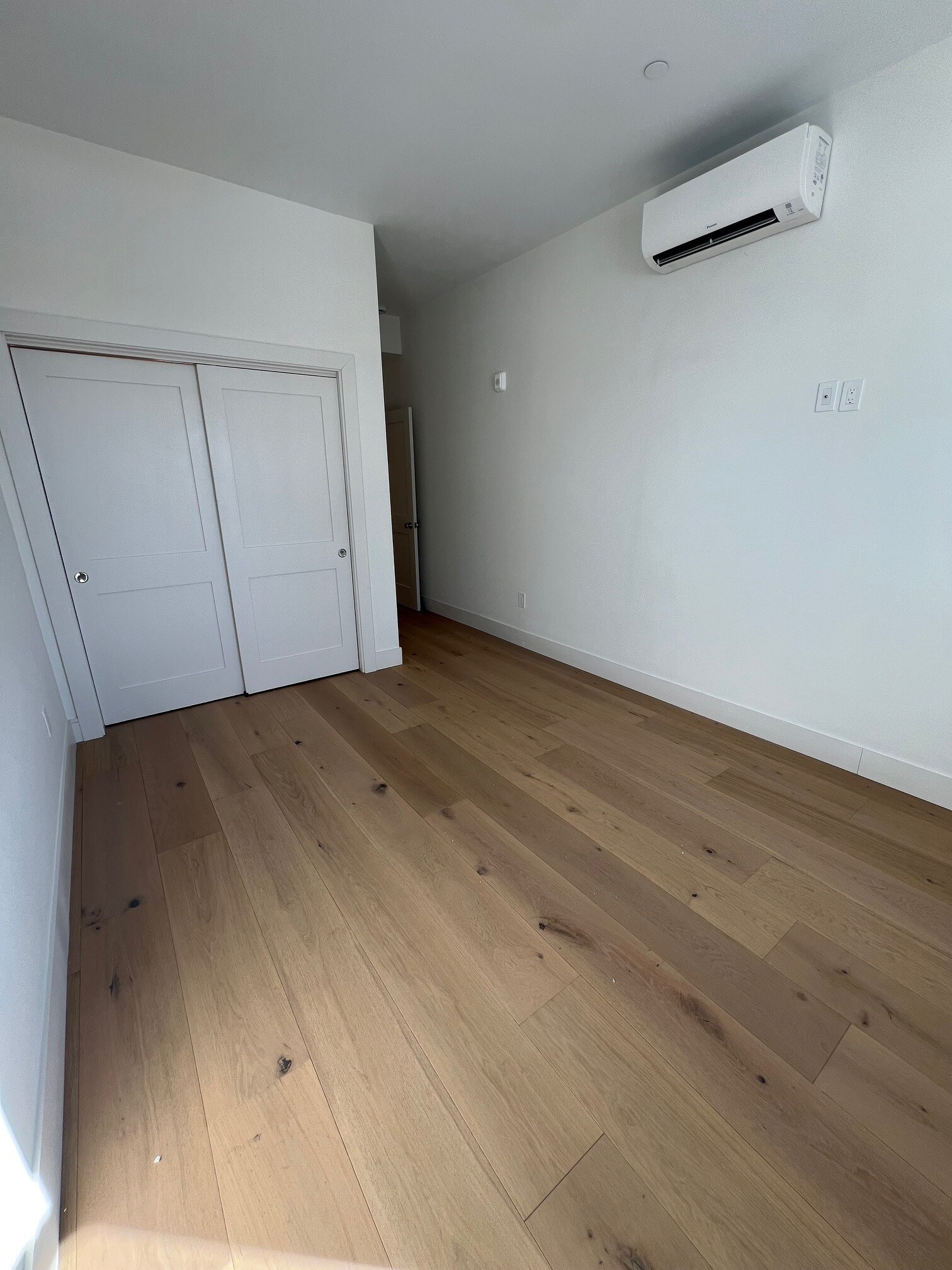 Building Photo - 105 Sea St