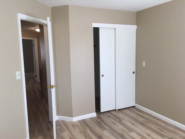 Building Photo - Large two story near the mall!