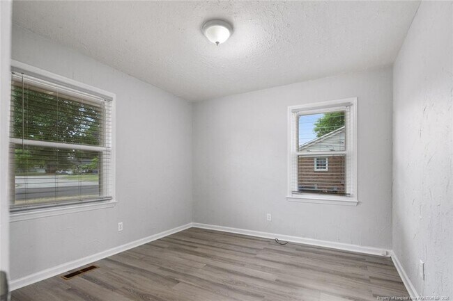 Building Photo - 508 Waterbury Dr