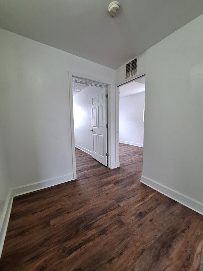 Building Photo - 4801 Beaufort Ave