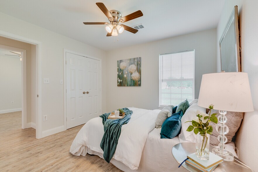 Building Photo - 380 Railroad Ave