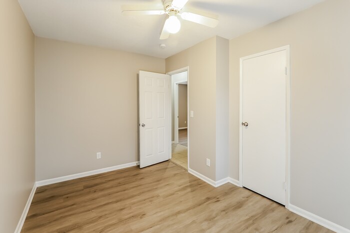 Building Photo - 5400 NE 59th Ter