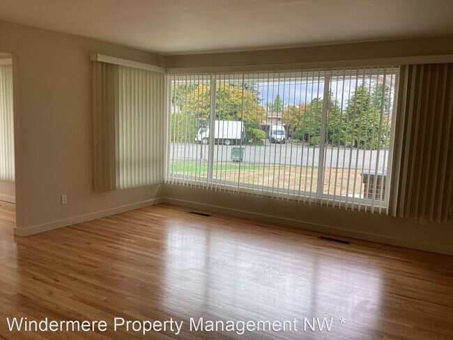 Building Photo - 2 br, 1.5 bath House - 234 Heather Rd