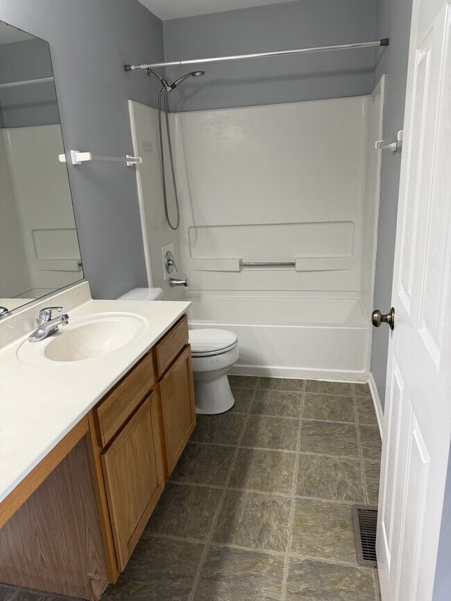 Building Photo - 384 Reston Cir