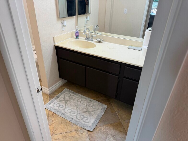 Building Photo - 8889 Caminito Plaza Centro