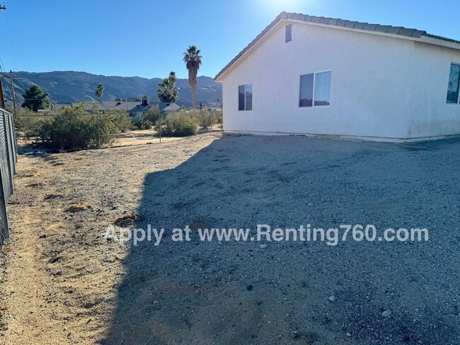 Building Photo - Cozy 3 Bed 2 Bath Home Near Base!