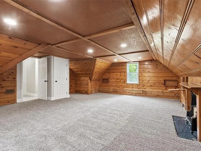 Building Photo - Stunning and Spacious 5BR 2BA Home in Kansas City