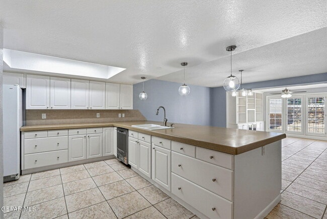 Building Photo - 6141 Sierra Valle Ln