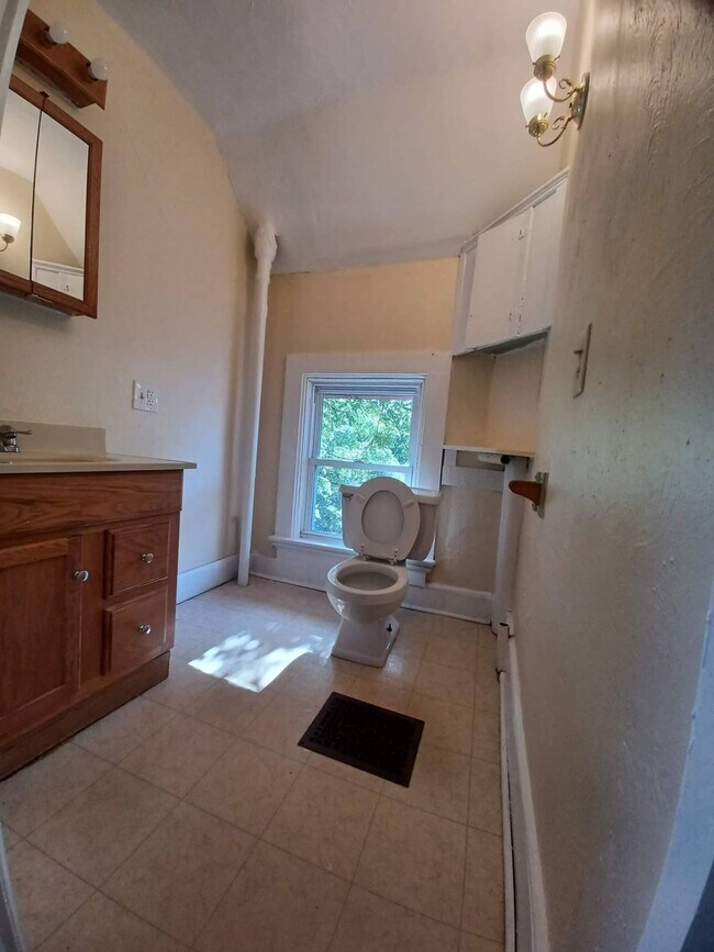 Building Photo - 119 N Longwood St