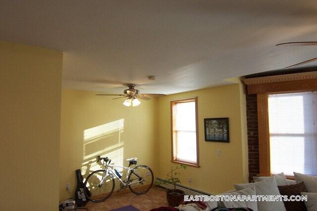 Building Photo - 186 Webster St