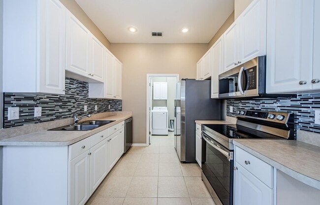 Building Photo - Beautiful town house in Trinity