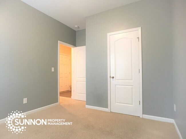 Building Photo - Beautiful 3BR 2BA Ranch with Backyard Oasis
