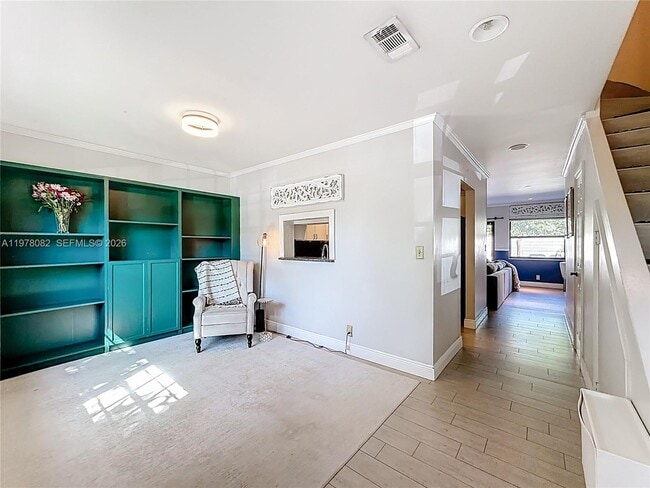 Building Photo - 2128 NE 9th Ave