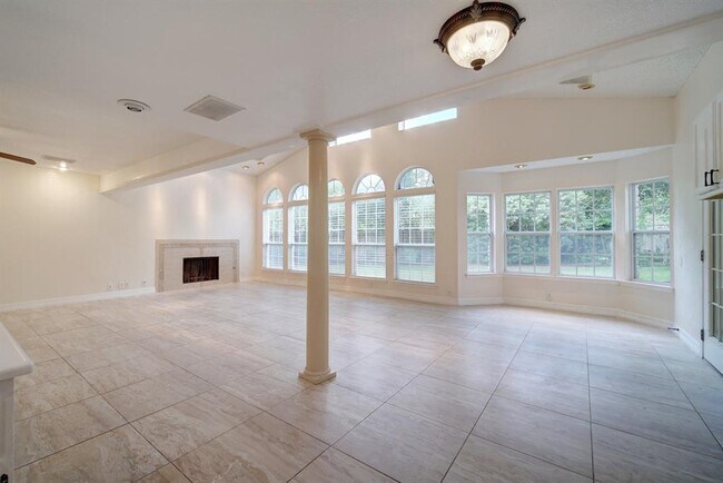 Building Photo - 10509 Doering Ln