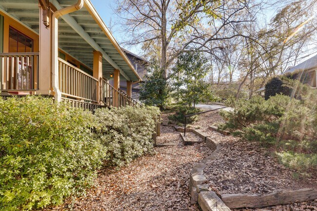 Building Photo - 145 Hendrix Ave