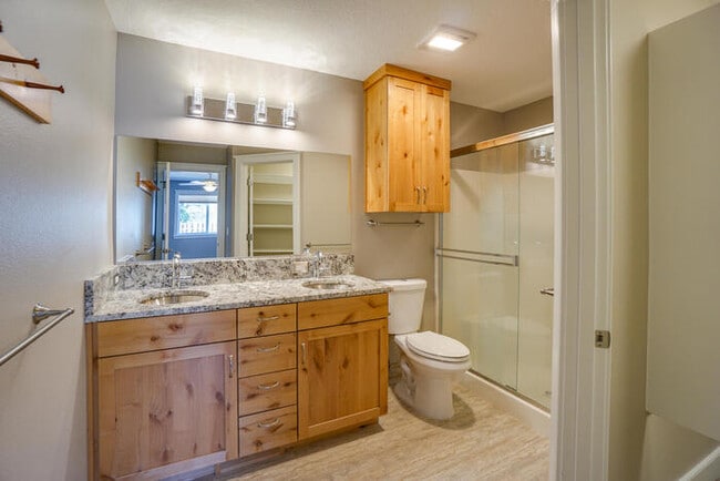 Building Photo - BEAUIFUL RAMBLER IN SOUTHVIEW HEIGHTS