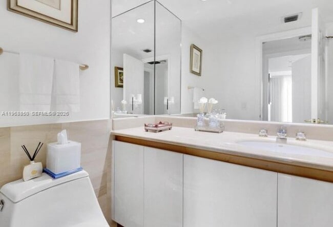 Building Photo - 1643 Brickell Ave