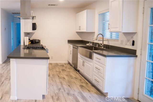 Building Photo - 43900 Carmel Cir