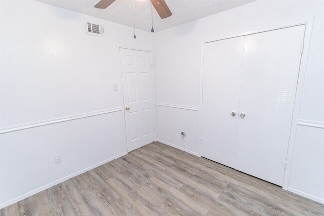 Building Photo - 918 Littleport Ln