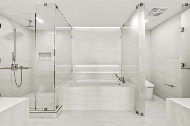 Building Photo - 900 N Ocean Blvd