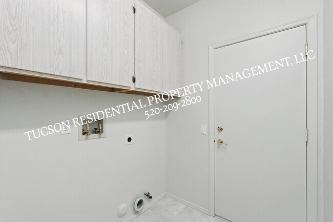 Building Photo - 11399 Silver Pheasant Loop