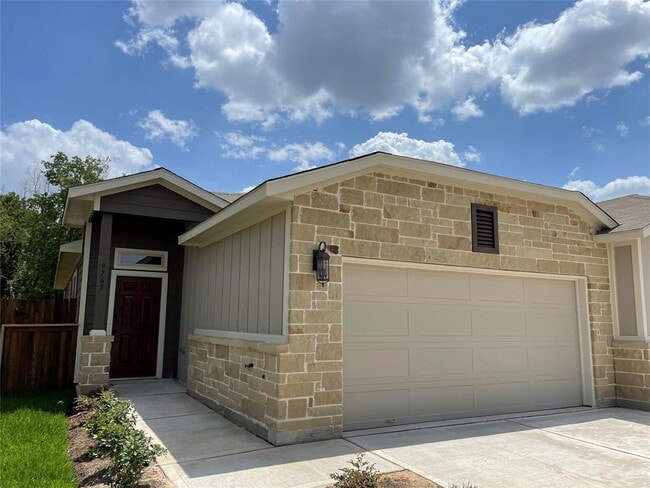Primary Photo - 9765 Grosbeak Ln