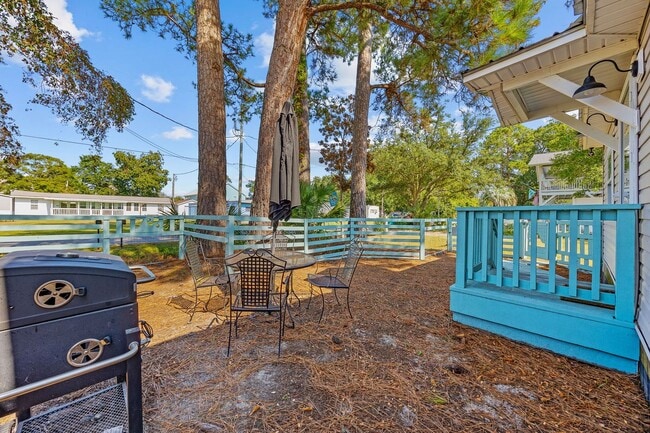 Building Photo - SNOWBIRD RENTAL- Pura Vida Cottage 4 Block...