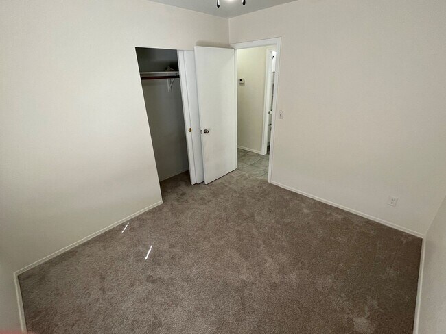 Building Photo - 3BR 2Ba Remodeled with Yard and Garage