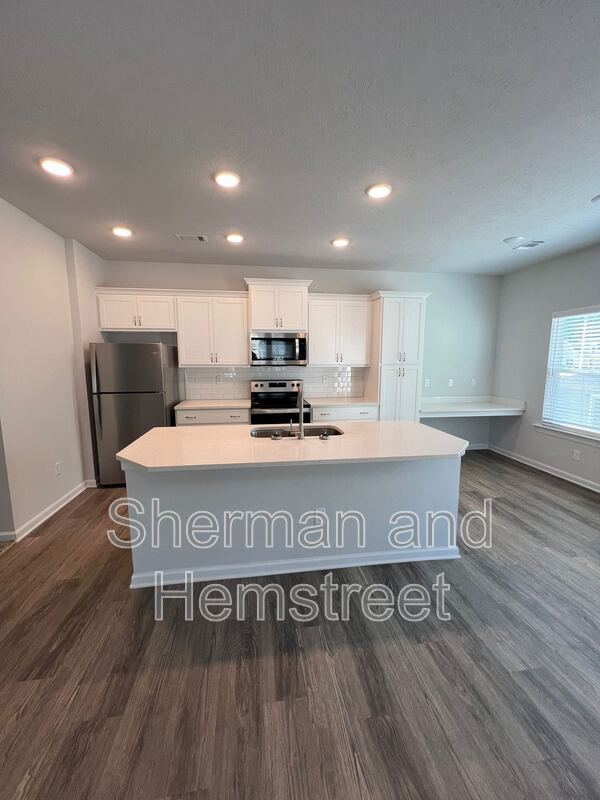 Building Photo - 5055 Mimosa Dr