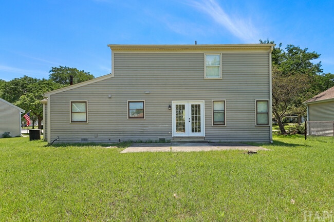 Building Photo - 2208 Kensington Dr