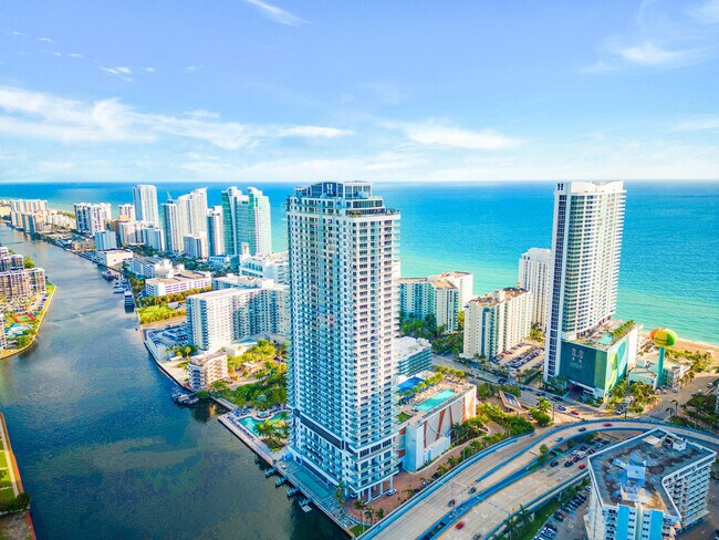 Building Photo - 4010 S Ocean Dr